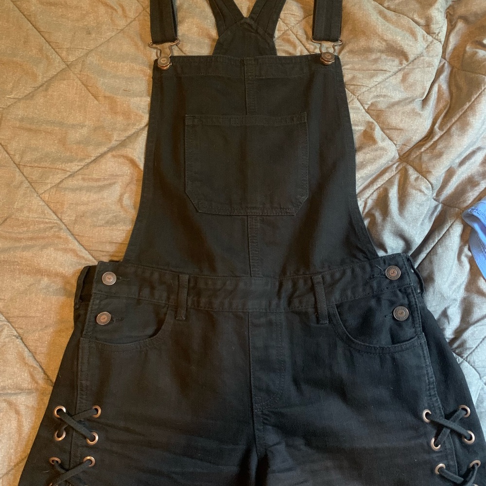 Thrifted black Hollister boyfriend short overall
